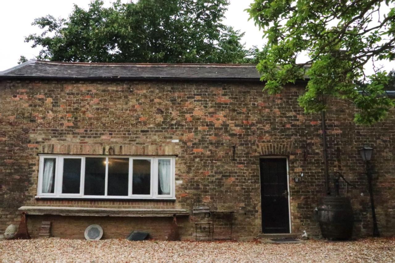 Lee Valley Lodge Cheshunt Exterior foto