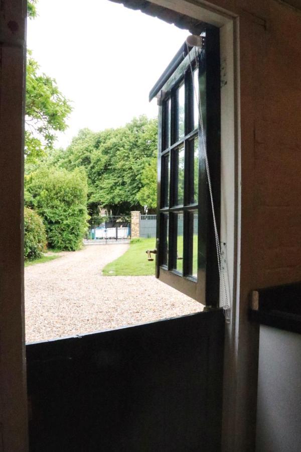 Lee Valley Lodge Cheshunt Exterior foto