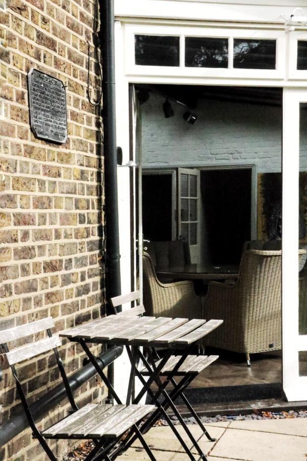 Lee Valley Lodge Cheshunt Exterior foto